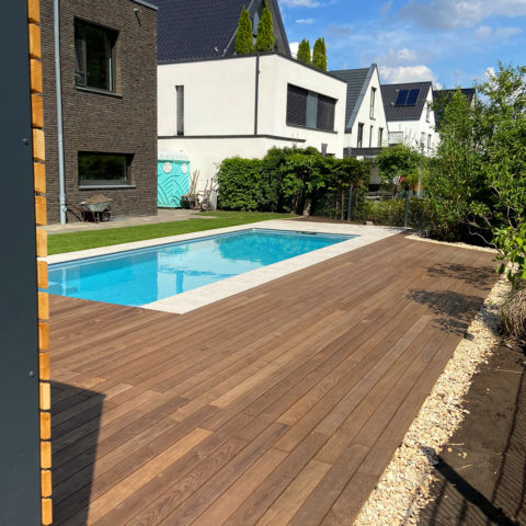 Frings_Poolbau_Artikelbilder_Referenz_pool-mit-terasse_warendorf_poolhaus1000x1000