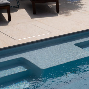 Frings_Poolbau_warendorf_Titelbild_Ausstattung_schacht_klappe_1920x1280