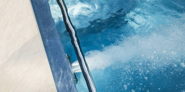 Poolbau_Frings_warendorf_Haltestangen im Pool